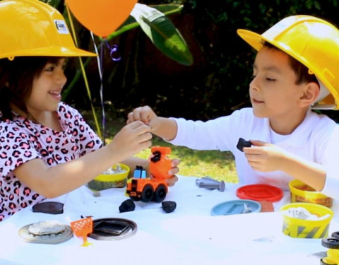 Ideas creativas para hacer una fiesta con Play-Doh Wheels