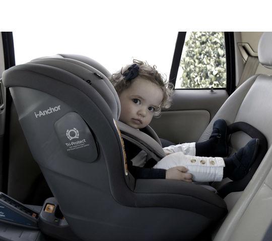 La forma correcta de colocar la silla infantil en el coche: los niños deben  ir a contramarcha